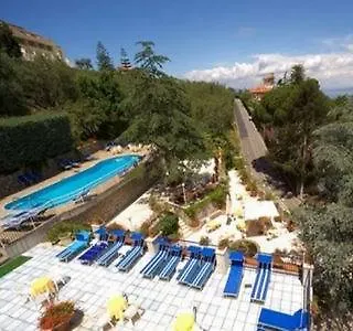 מלון Metropole 4*
