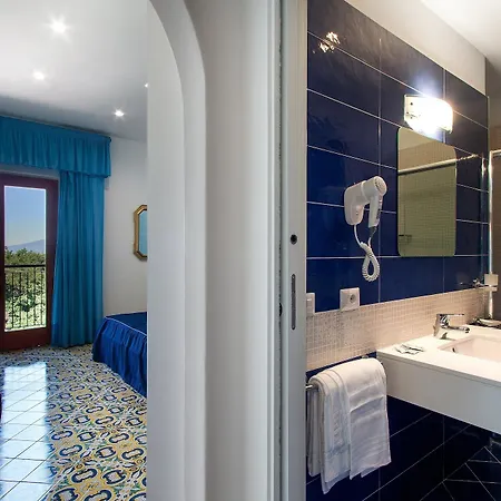 فندق Metropole 4*