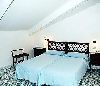 מלון Metropole 4*