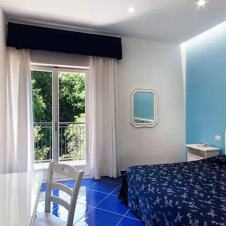 Metropole 4* סורנטו