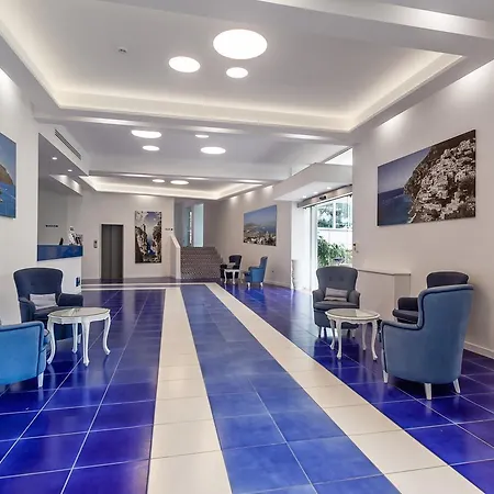 Metropole מלון 4*