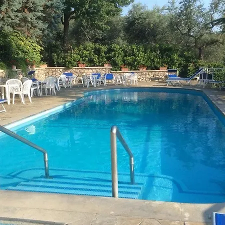 מלון Metropole 4*